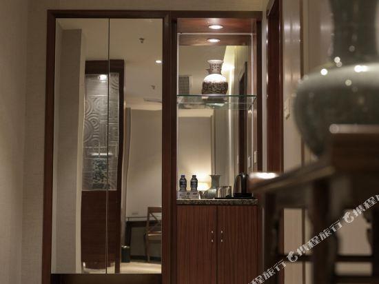 Yangjiang Tianbao Business Hotel 8/36