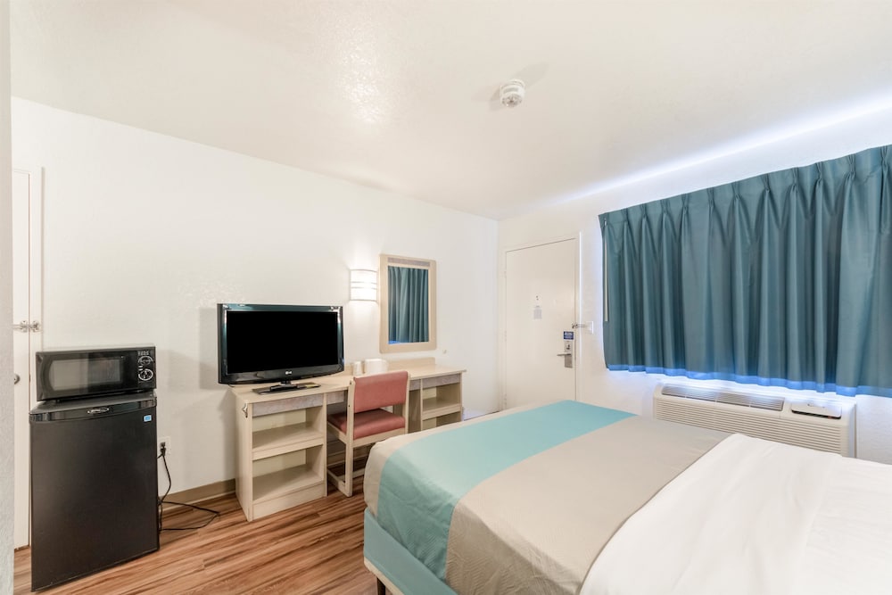 Motel6 Del Rio, TX 17/56