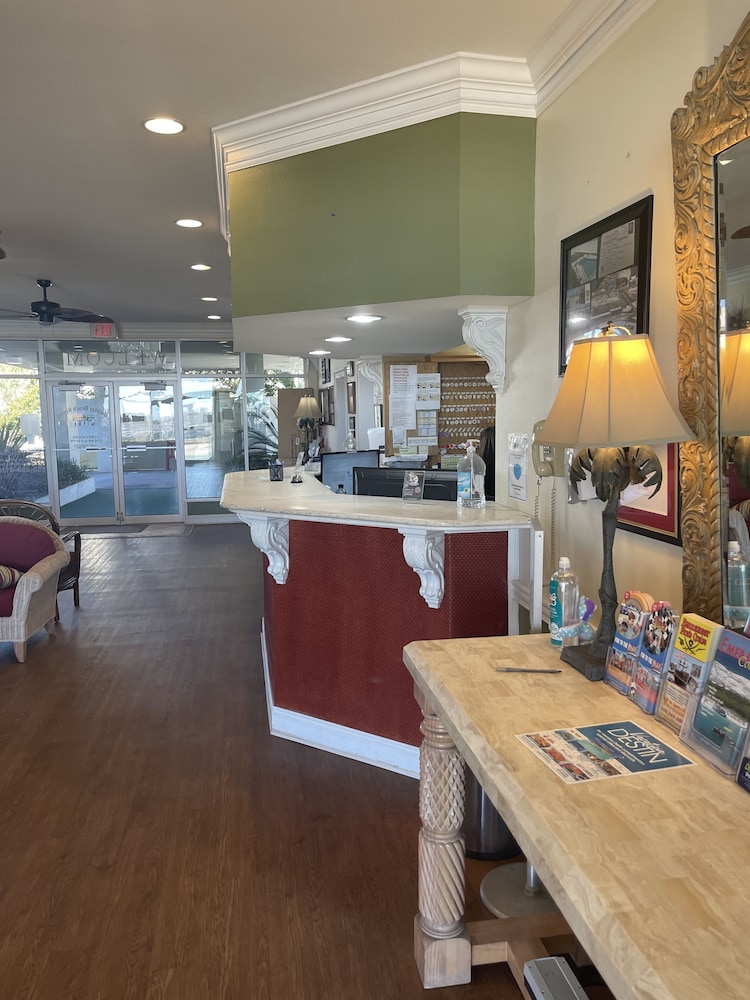 Destin Holiday Beach Resort 44/50