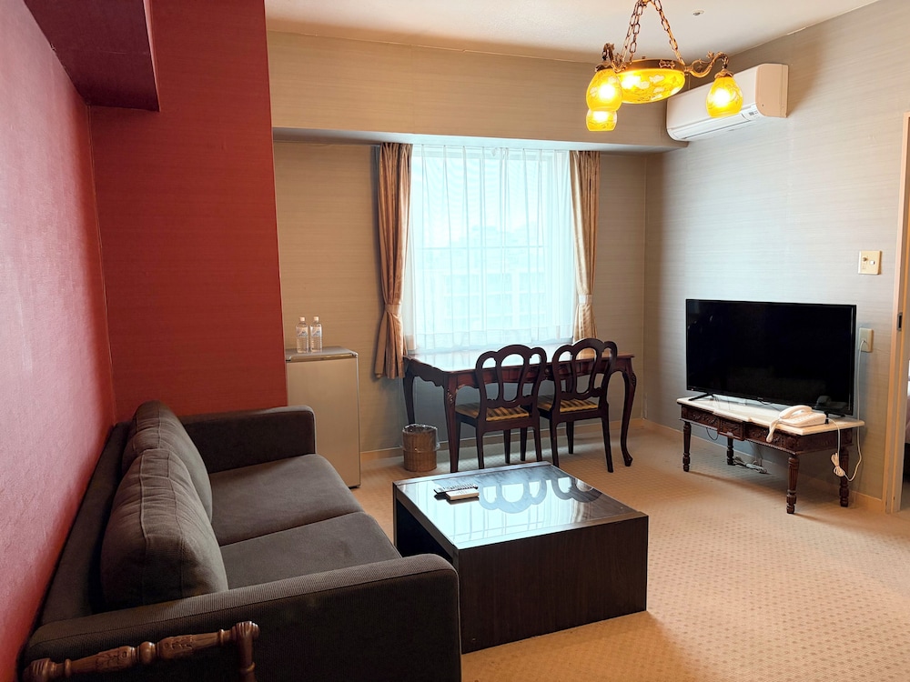 Shonan Kamakura Crystal Hotel 68/89