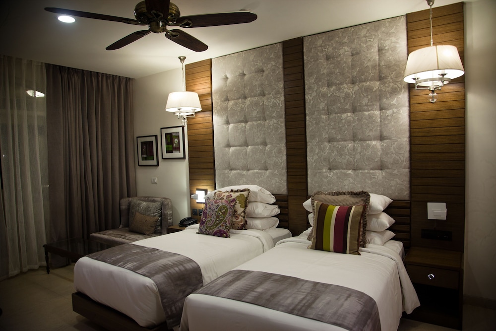 Acron Waterfront Resort 41/80