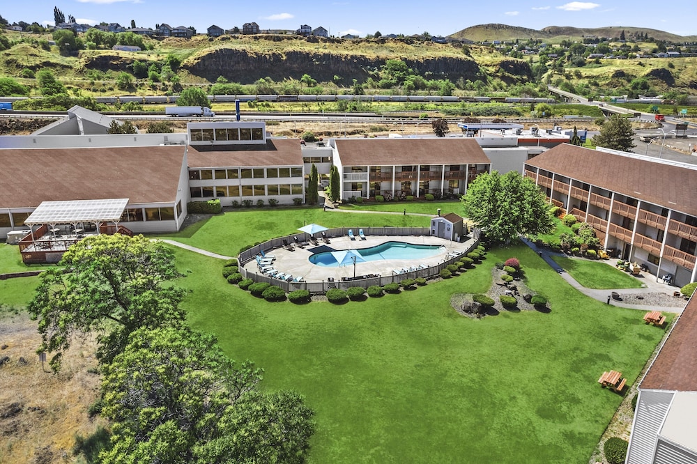 Columbia River Hotel, Ascend Hotel Collection 74/76