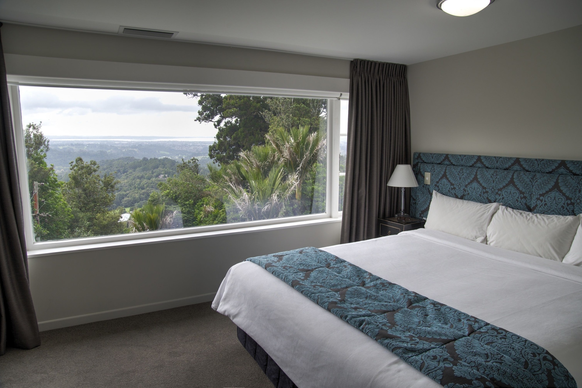2 BEDROOMS, APARTMENT, CITY VIEW