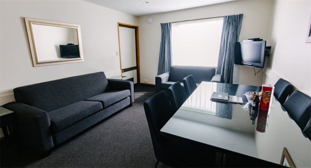 Airport Gateway Motor Lodge 41/58