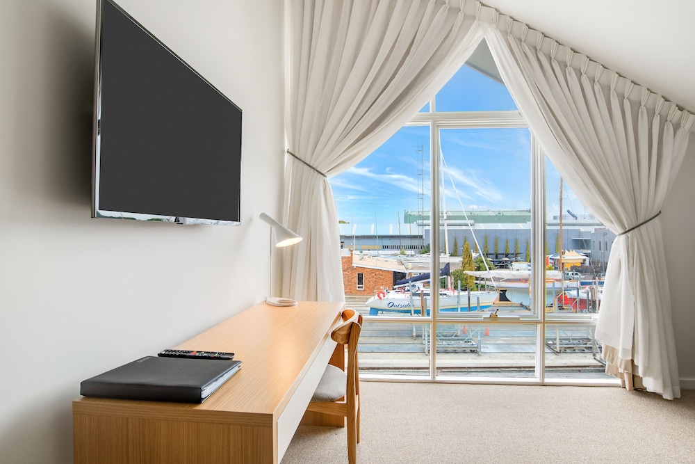 MainStay Suites Williamstown 46/63
