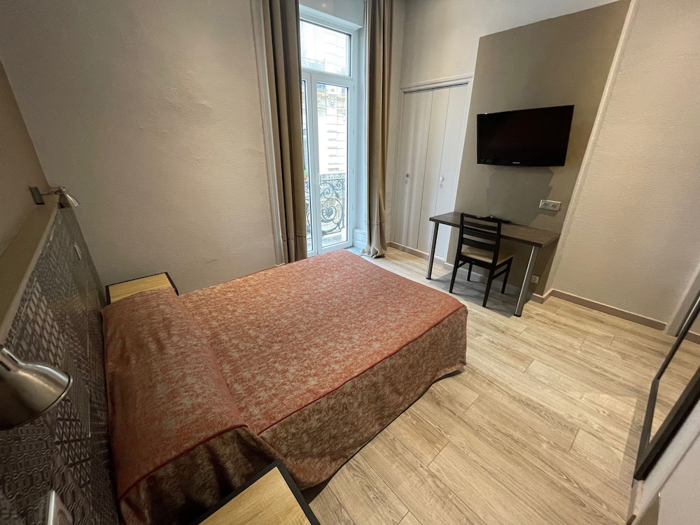 Hotel De La Comedie 12/19