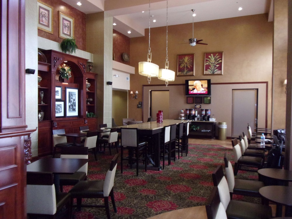 Hampton Inn Suites Bolingbrook 32/48