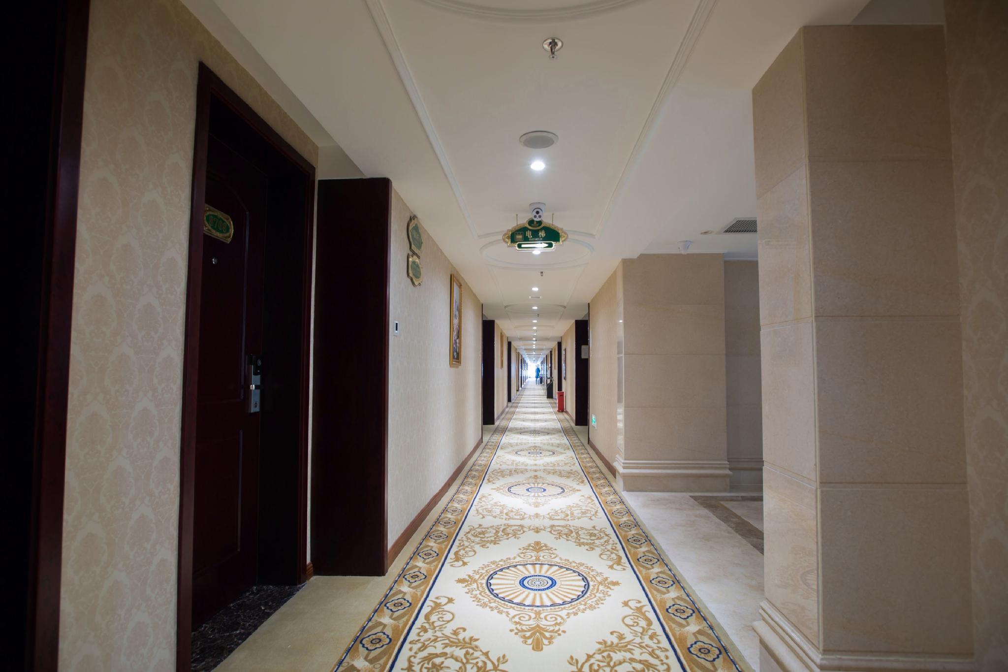 Vienna International Hotel (Zhumadian Huayuan Xuefu) 13/37