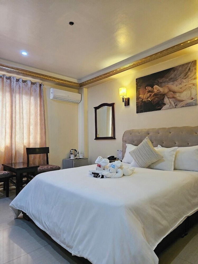 EXECUTIVE, QUEEN BED