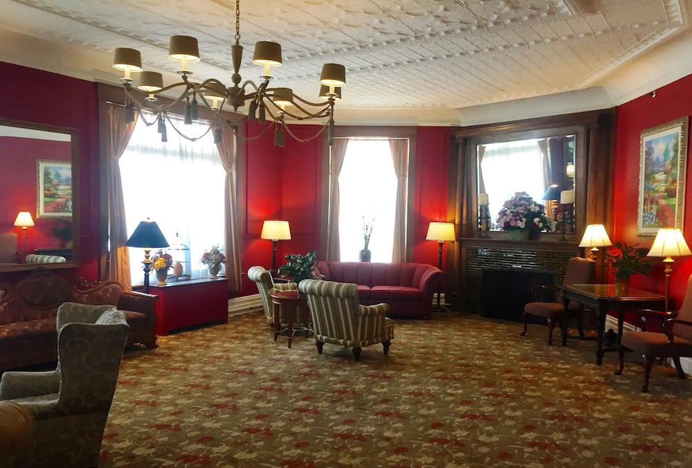 Staffords Perry Hotel 56/72