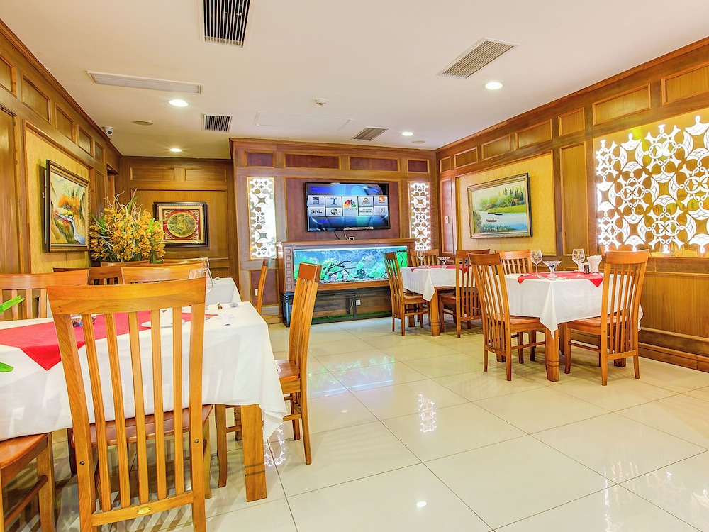 Royal Hotel Nha Trang 50/55