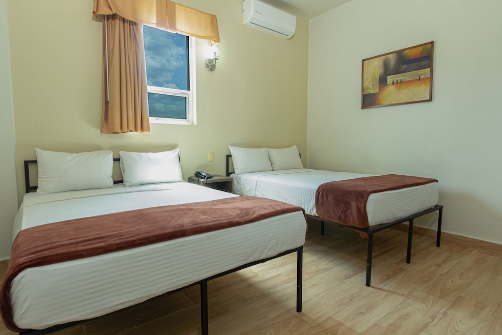 Hotel Plaza Del Arco Express 19/65