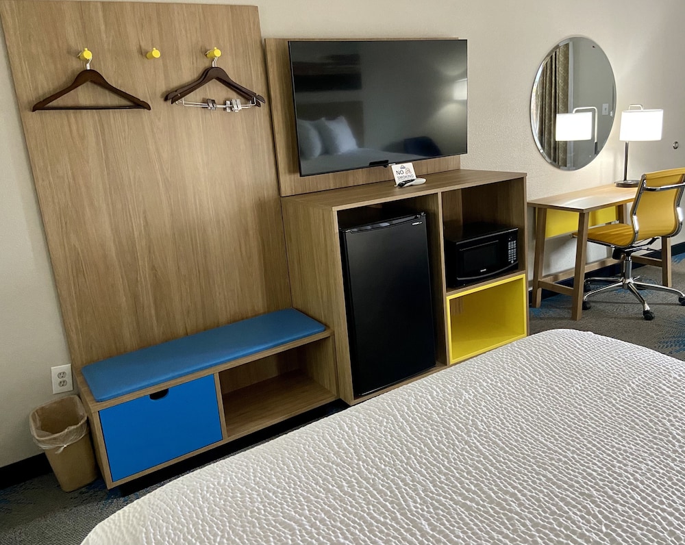 Days Inn by Wyndham Newnan 36/43