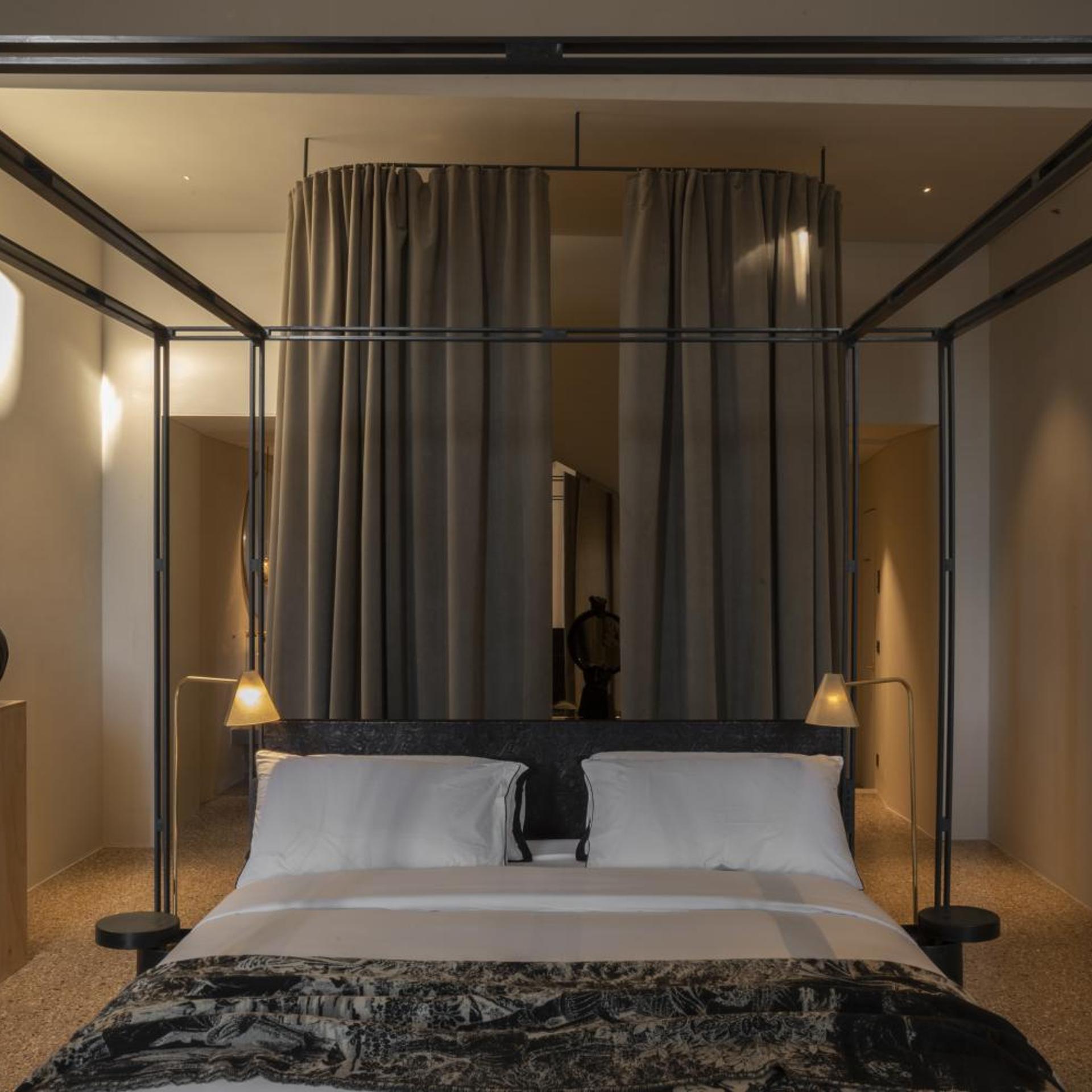 Grand, Canal, King Bed, Bridge and Rialto Bridge View, Balcony