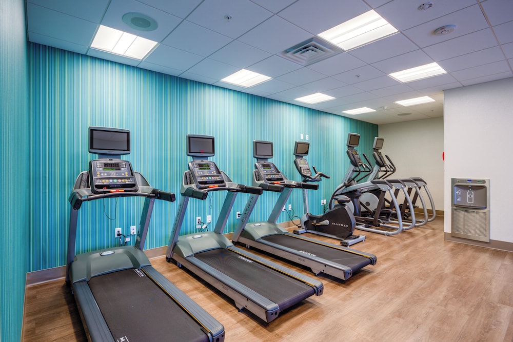 Holiday Inn Express Suites Reedsville State Coll Area 34/56