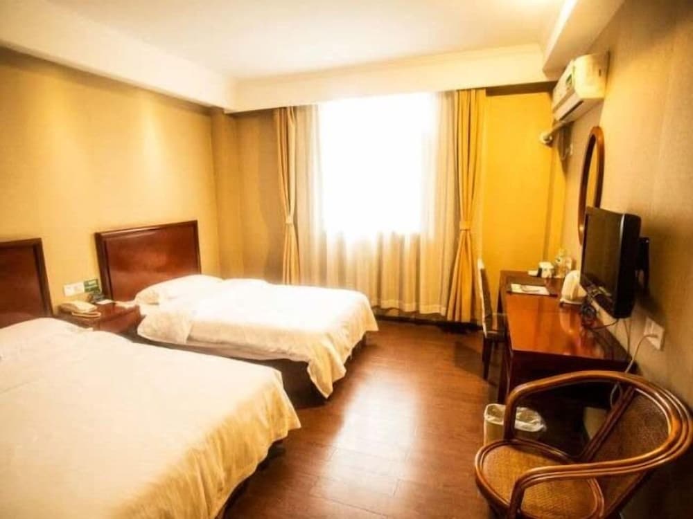 GreenTree Inn (Nanjing Yuhuatai Scenic Area, Zhonghuamen Metro Station) 17/28