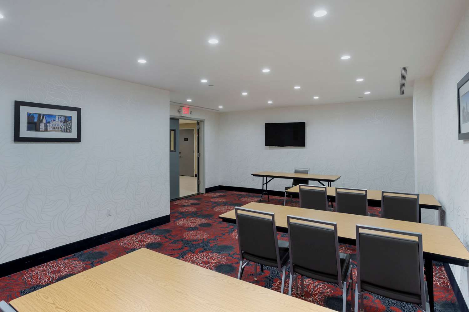 Comfort Inn And Suites Near Stadium 36/44
