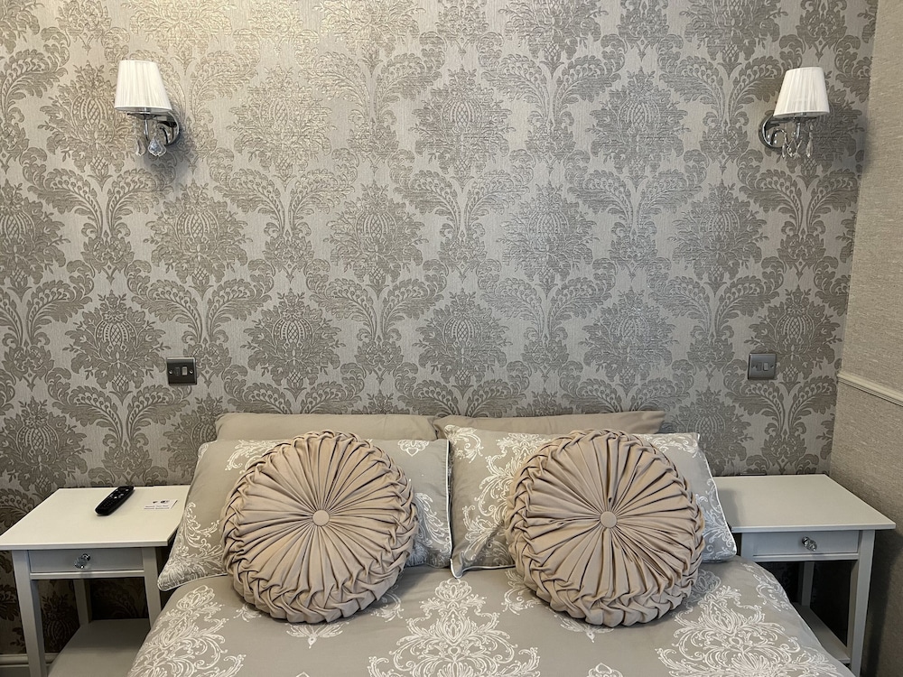 Tanes Hotel 6/61