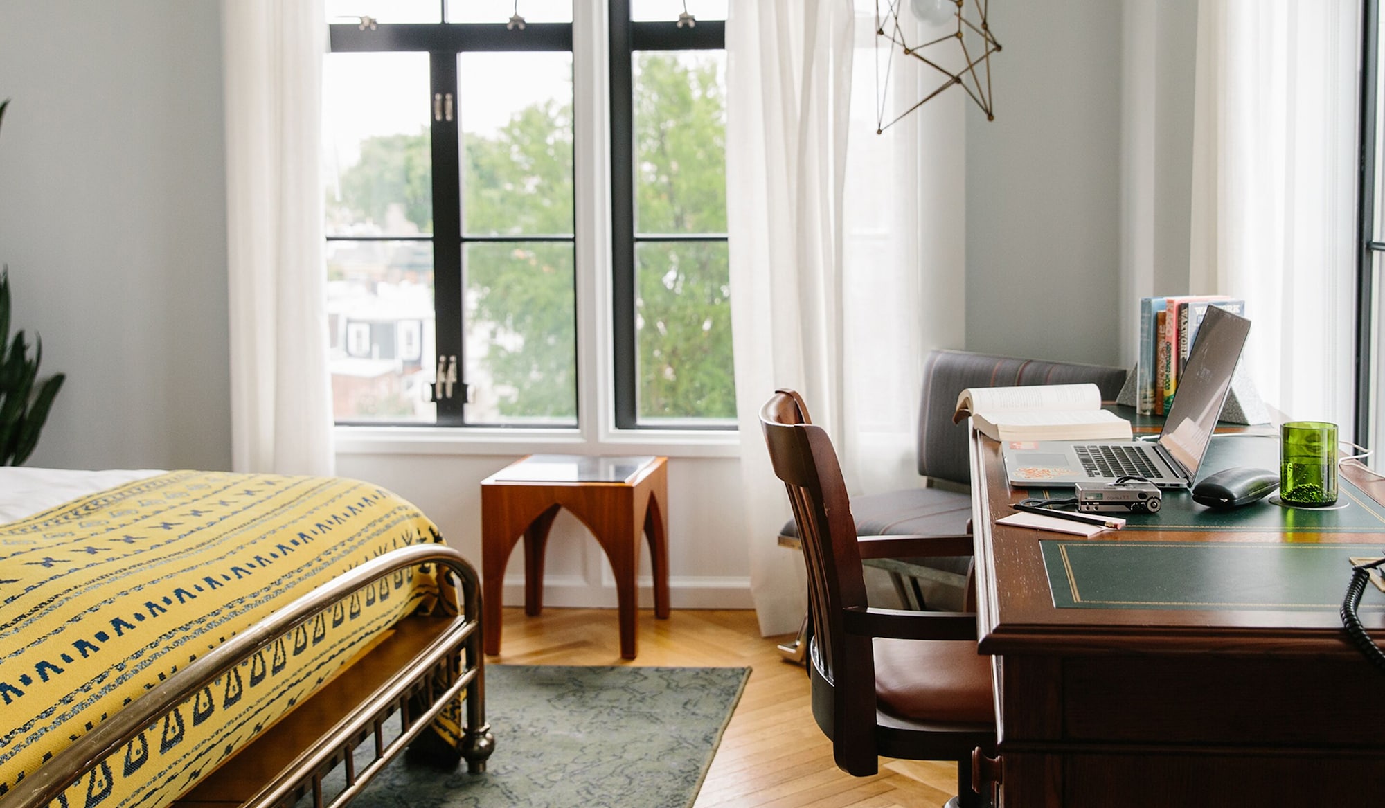 District, King Bed