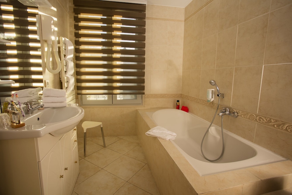 Royal Hotel Montpellier 46/47
