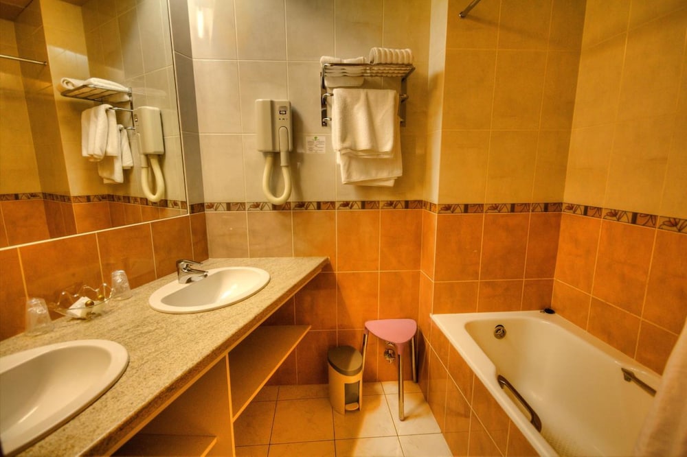 Hotel Des Trois Gares 23/48