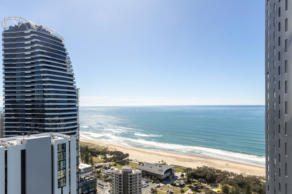 ULTIQA Signature at Broadbeach 48/50