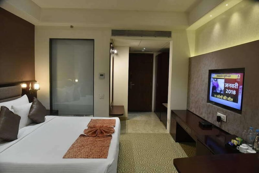 غرفة ديلوكس بسرير كينج، Pride Hotel And Convention Centre 4/10