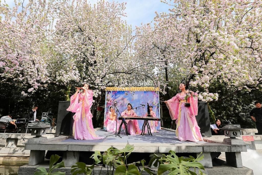 Tang Dynasty Art Garden Hotel 48/49