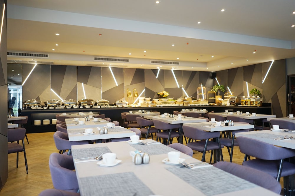 De Prime Rangnam Hotel 24/37