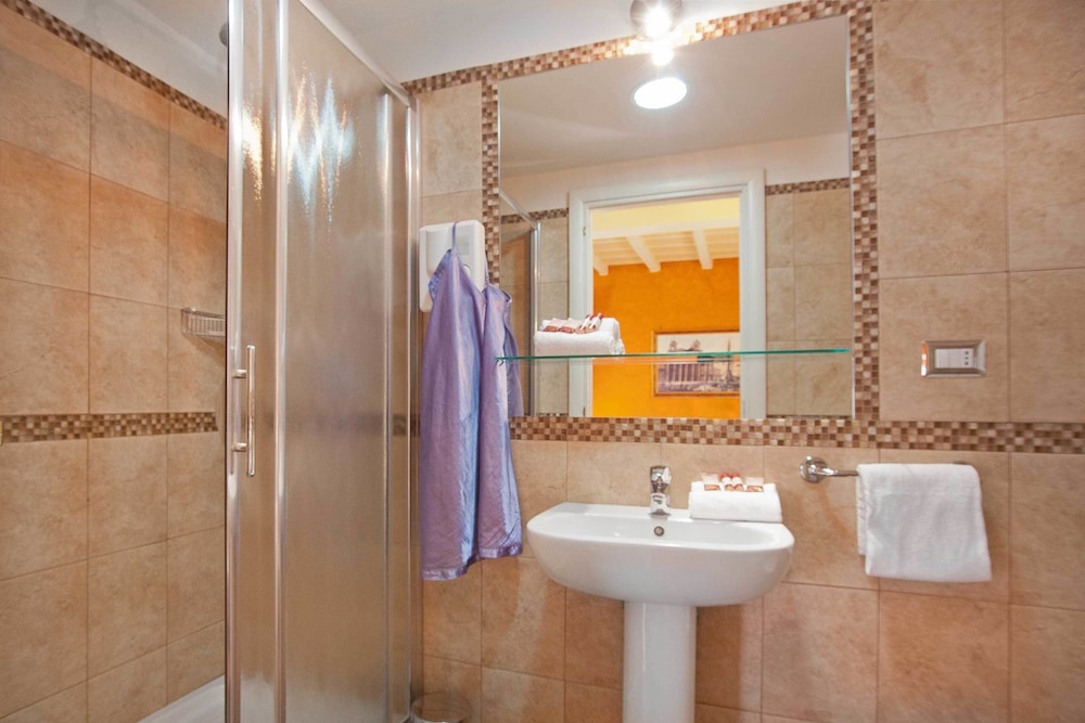 Standard, Double Bed, Pantheon Inn 7/8