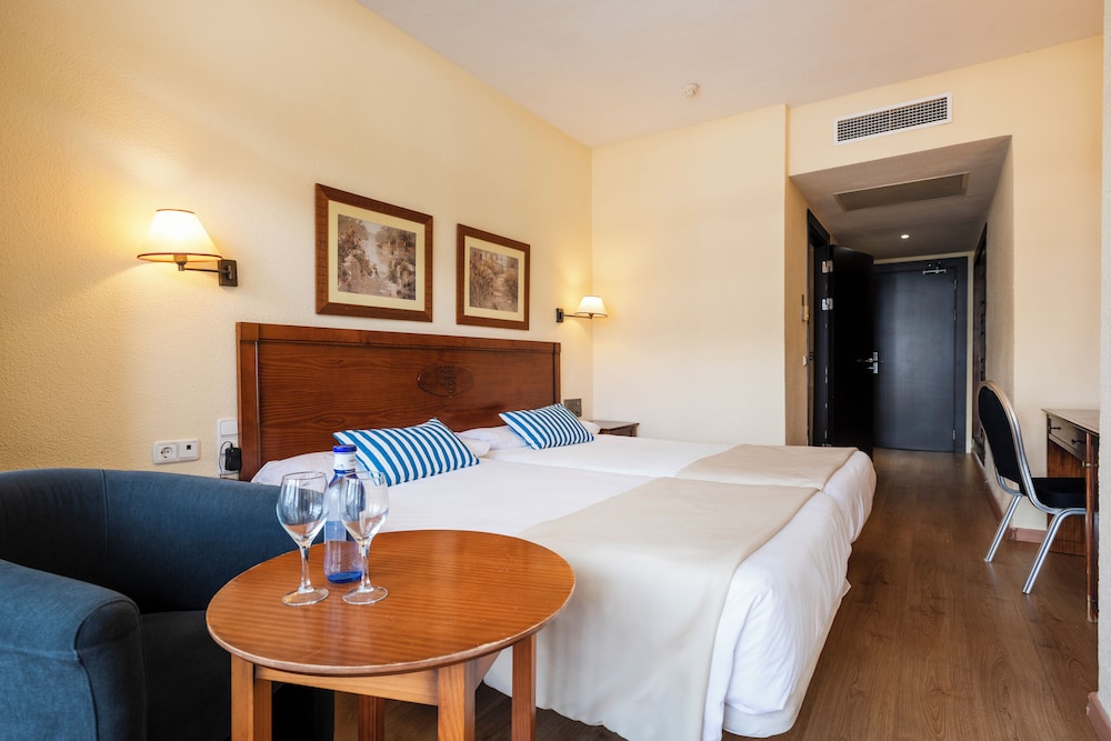 Comfort, Twin Beds, Murphy Bed 4/6