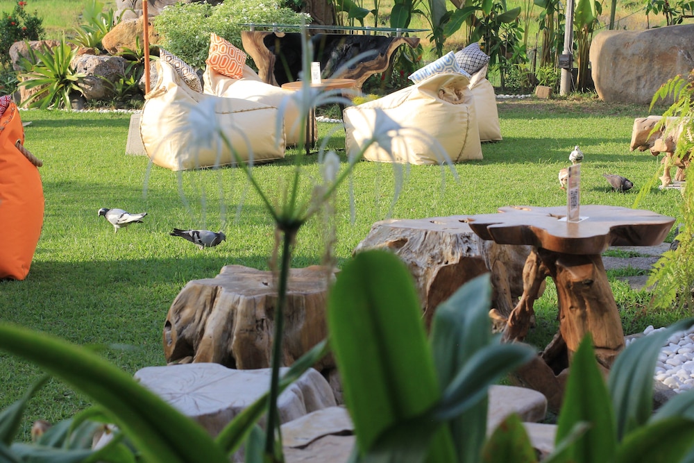 Taulan Villa and Restaurant 32/50