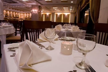 CRYSTAL CITY HOTEL 47/49