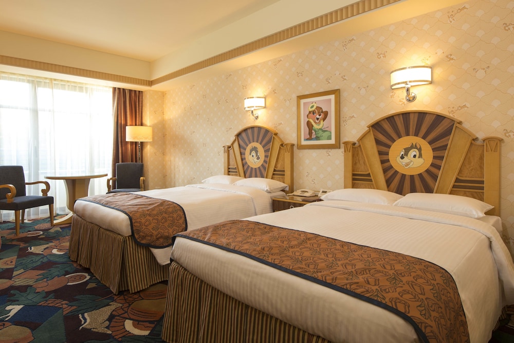 Disney Ambassador Hotel 7/50