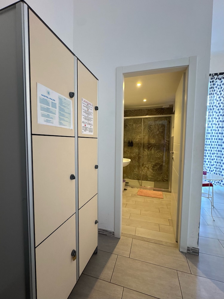 Mancini Hostel Naples 34/70
