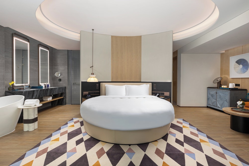 Premium, King Bed, Round King Bed