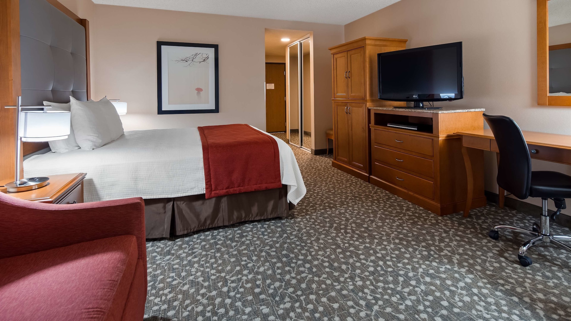 غرفة قياسية بسرير كوين لذوي الإعاقة، Best Western Plus Oak Harbor Hotel & Conference Center 7/10