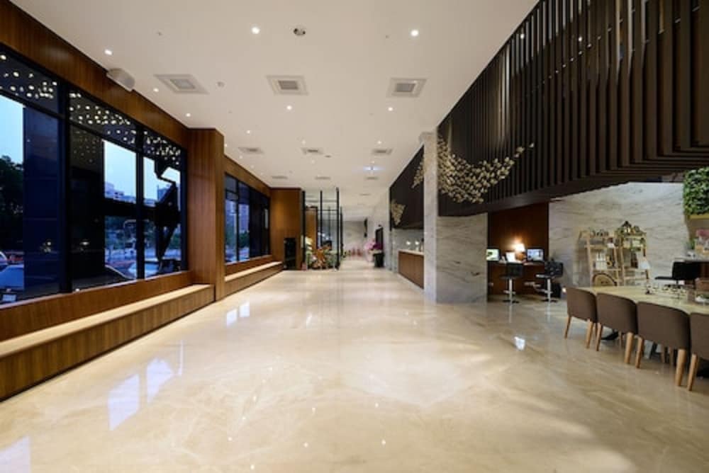 Aeris International Hotel 8/61