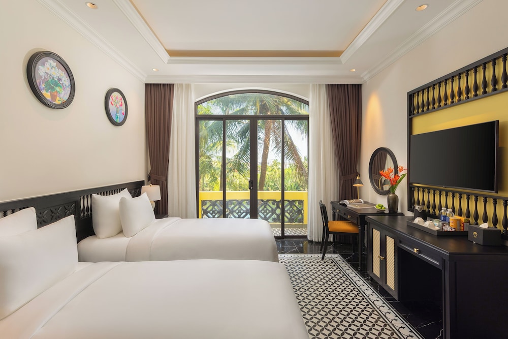 PREMIER, DOUBLE OR TWIN BED, RIVER VIEW, BALCONY