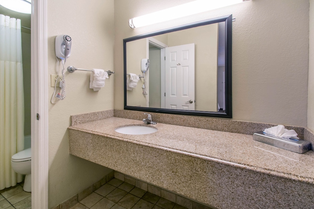 Quality Inn Daytona Speedway I-95 15/41