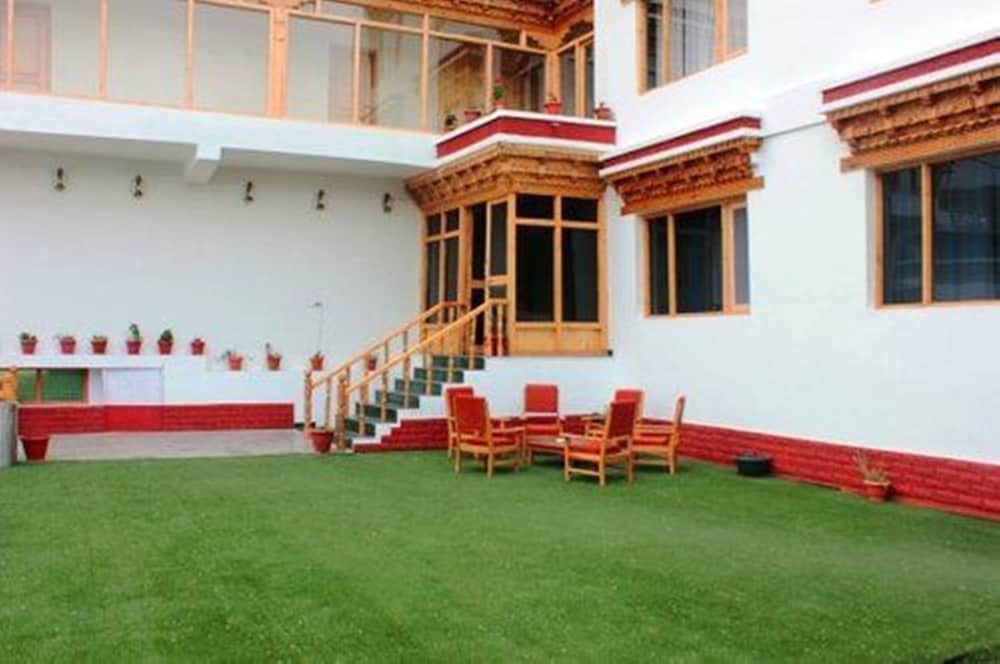 Hotel Ladakh Imperial 25/27