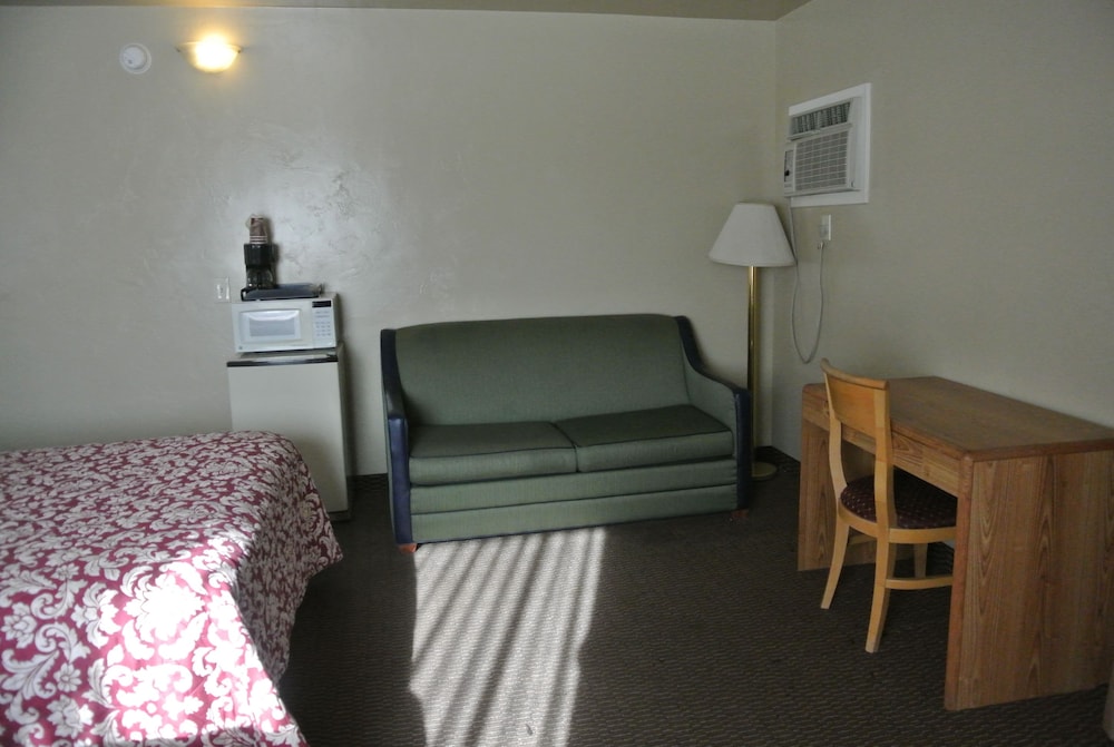 Vino Inn & Suites (ex Rancho Tee Motel) 42/63