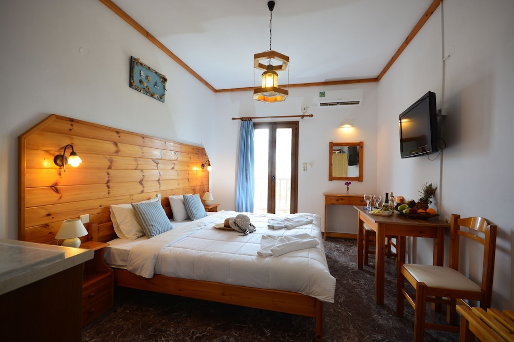 Spiros Soula Hotel 15/84