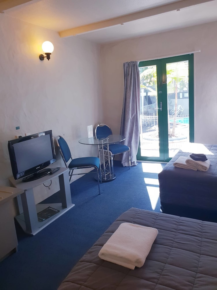 PARKLANE MOTOR LODGE 29/44