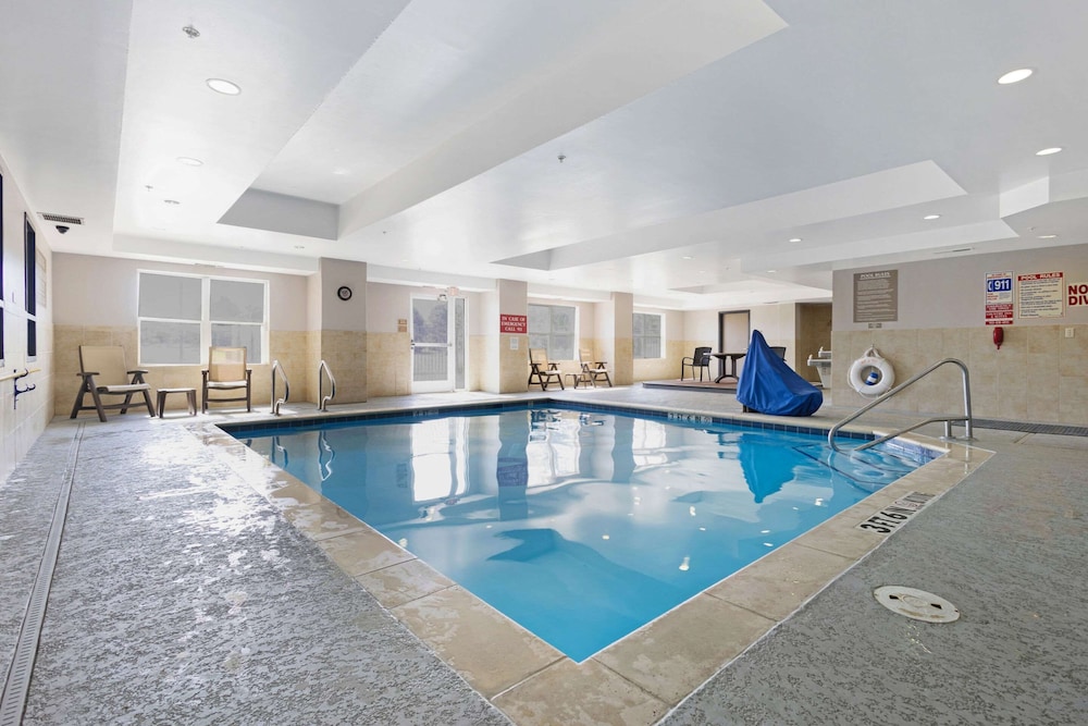 Country Inn & Suites by Radisson, Texarkana, TX 14/27