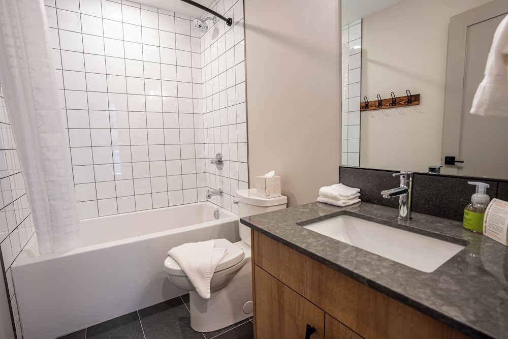 Basecamp Suites Revelstoke 45/50