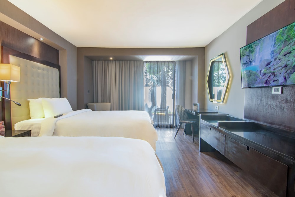 DELUXE, 2 DOUBLE BEDS