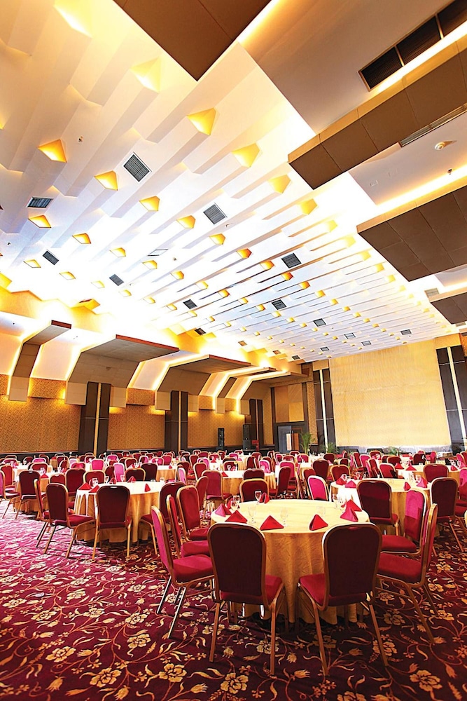 Golden Flower Hotel 44/49
