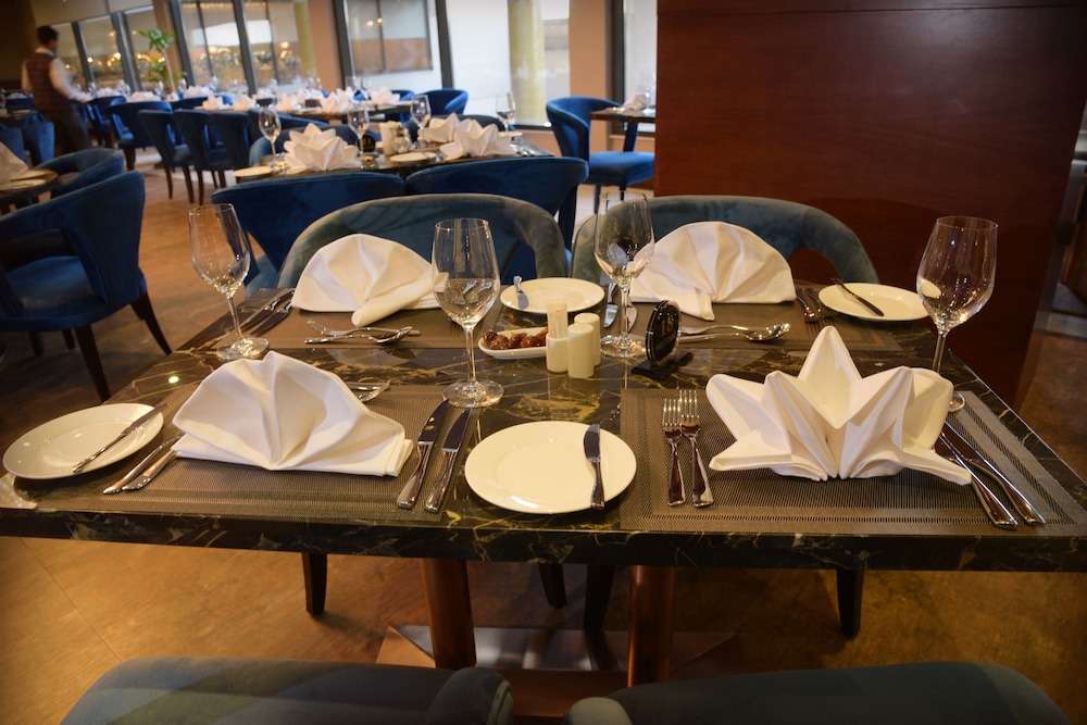 فندق ورويك الخبر(Warwick Al Khobar Hotel) 70/75