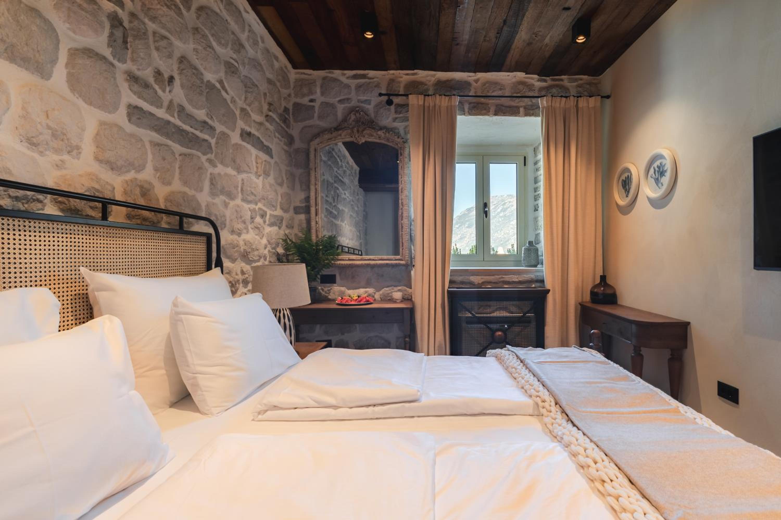 Room, Queen Bed, Sea View, Historic Wing